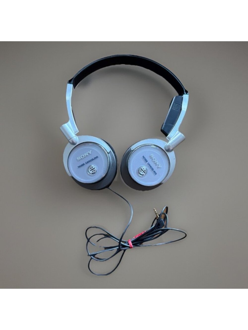 VTG Sony MDR-NC6 Noise Canceling Headphones Wired Noise Canceling Silver READ